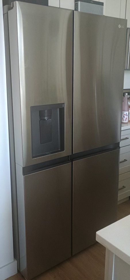 LG LRSWS2806S Stainless Steel Side-by-Side Refrigerator 27.6 cu ft – Excellent Condition!