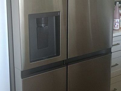 LG LRSWS2806S Stainless Steel Side-by-Side Refrigerator 27.6 cu ft – Excellent Condition!