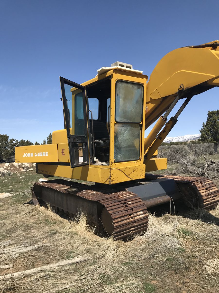 JOHN DEERE 690B  TRAC-HOE