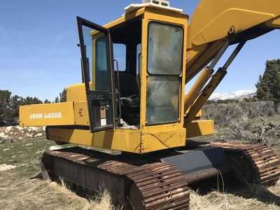 JOHN DEERE 690B TRAC-HOE