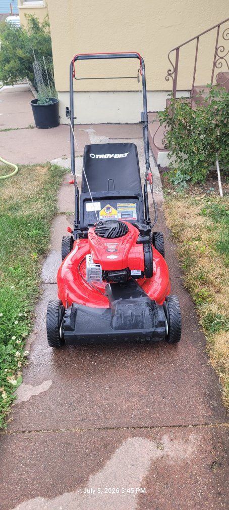 Troy bilt self propelled lawn mower good working conditions.