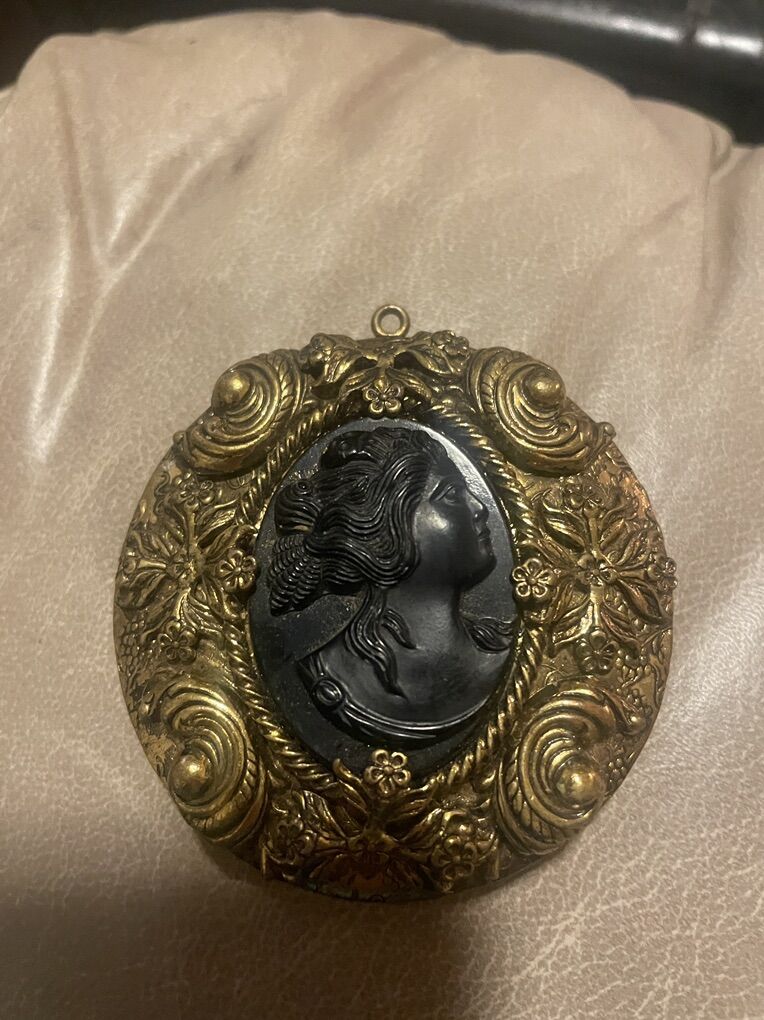 Vintage Victorian Black Glass Cameo Brooch