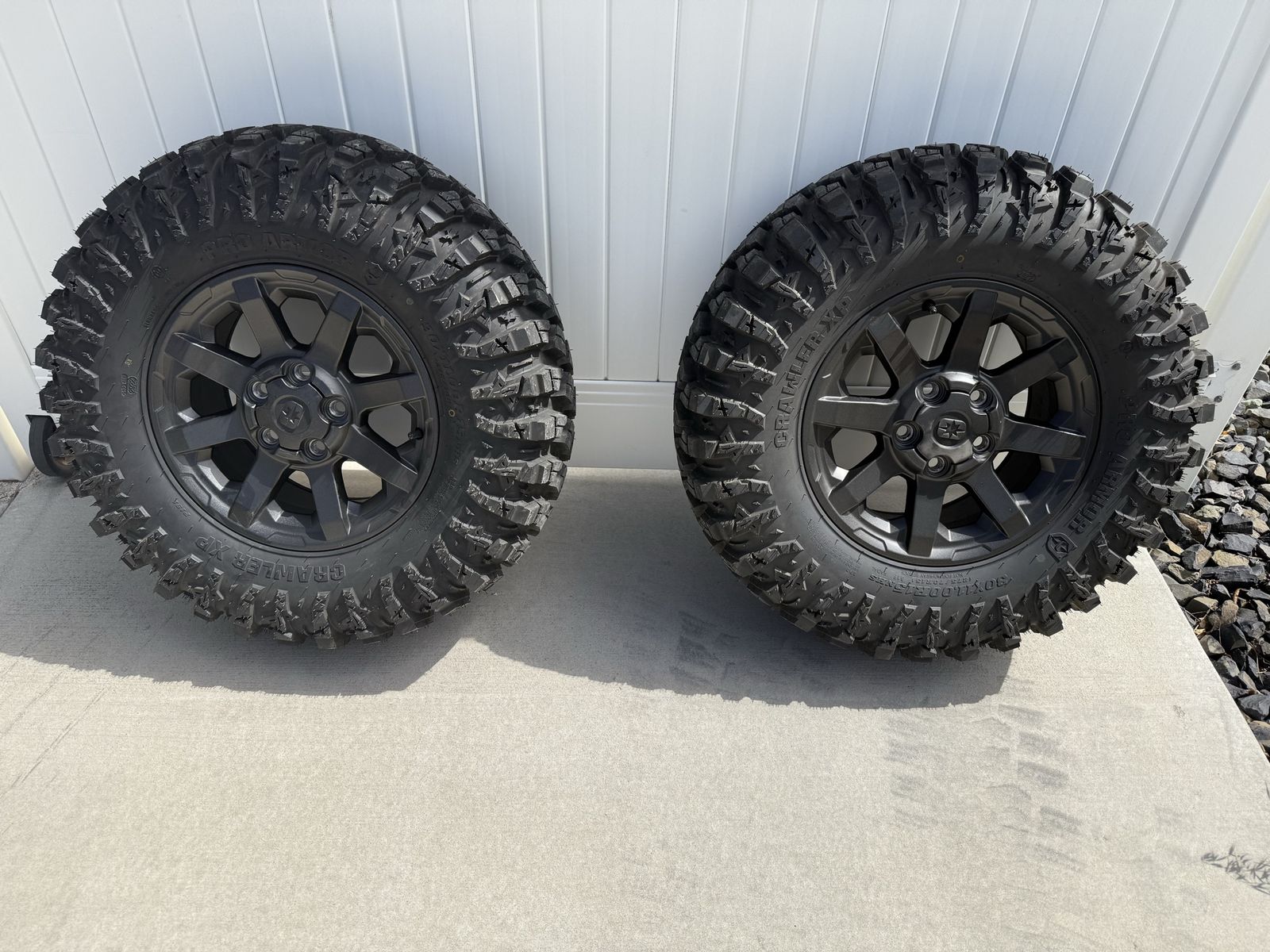 30 x 11.50 x 15” rims Polaris Expedition Tires and Rims