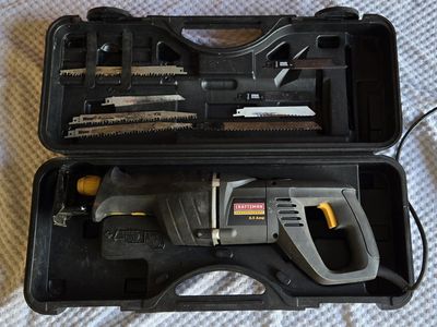 Craftsman Professional 8.5 Amp Corded Reciprocating Saw with Case & 8 Blades & original user manual