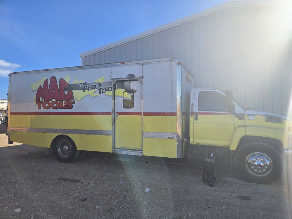 2006 GMC 24' ex tool truck