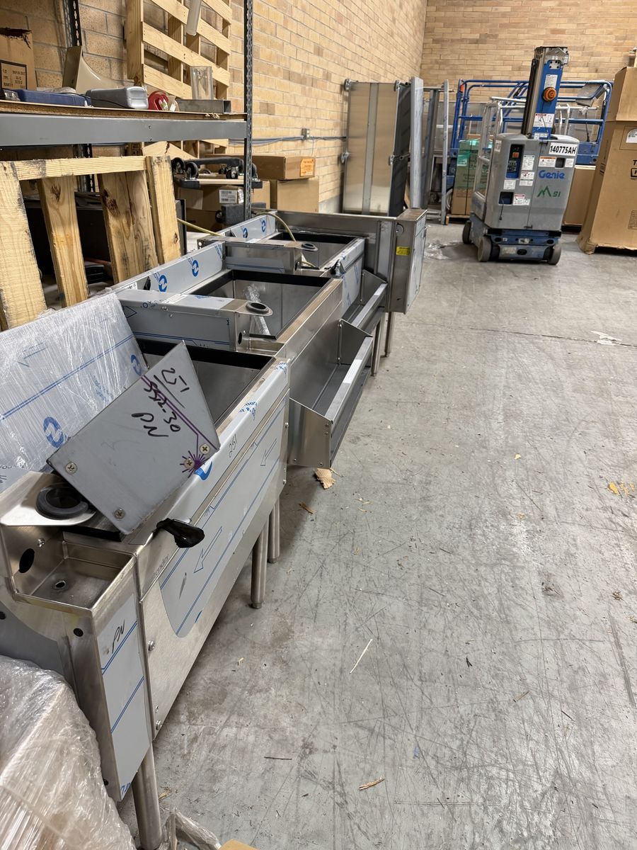 New NEVER INSTALLED Stainless Steel Commercial Bar Ice Bin Cooler with Speed Rail - Restaurant Equipment