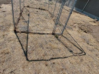 Galvanized Steel Chain-Link Outdoor Dog Kennel Enclosure with Gate