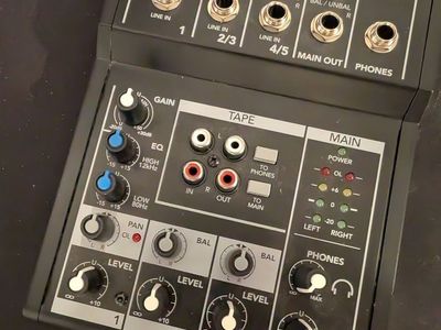 Mackie Mix Series Mix5 5-channel Mixer power supply included