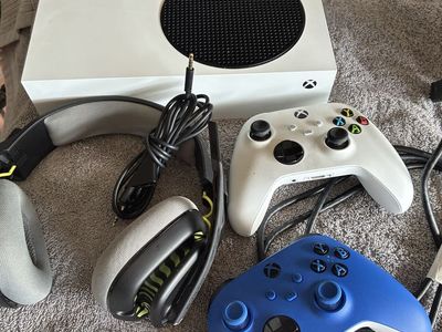 Xbox One Series S w/two controllers and headphones