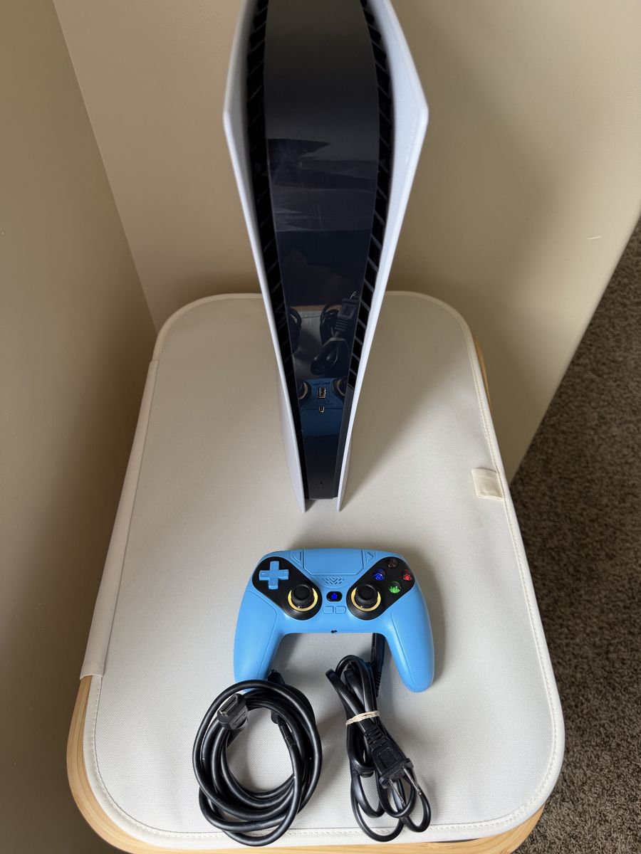 PS5 Dig with Pro controller