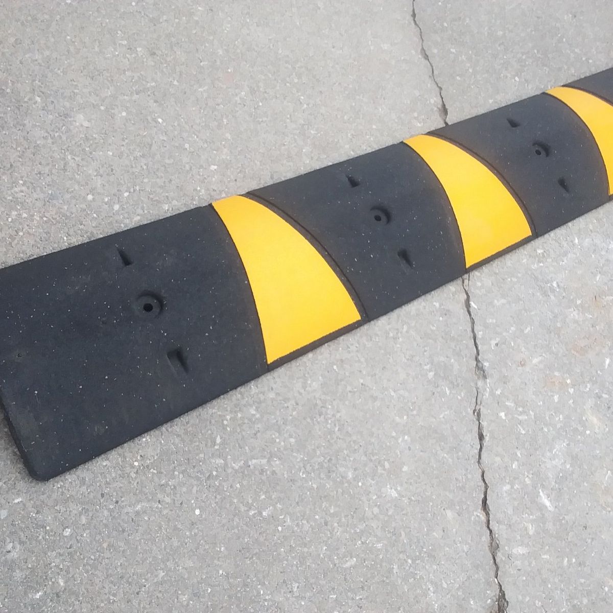HEAVY HARD RUBBER/ASPHAULT SPEED BUMP and CABLE GUARD