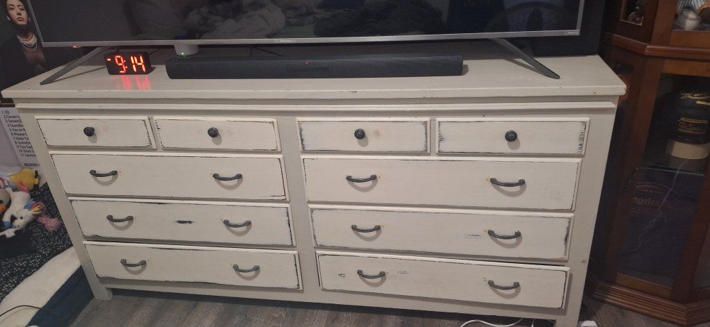 Shabby Chic White Wood Dresser with 9 Drawers - Rustic Farmhouse Style
70 inches long
34 inches tall
19 inches wide