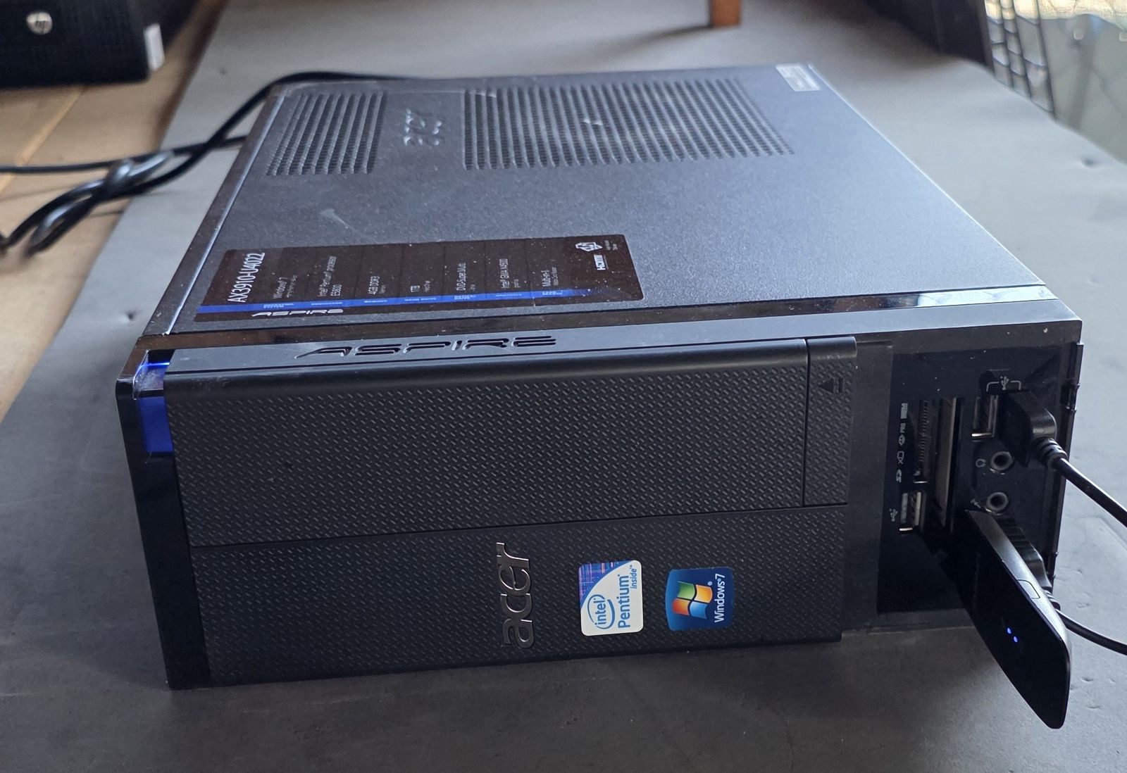 Acer Desktop Computer 1 TB HD 4 Gig RAM DVD WIFI Bluetooth Media Ports