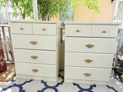 Set 4 pc 2 tall dresser 2 nightstands