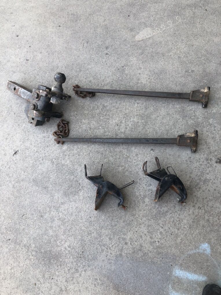 Weight distribution hitch