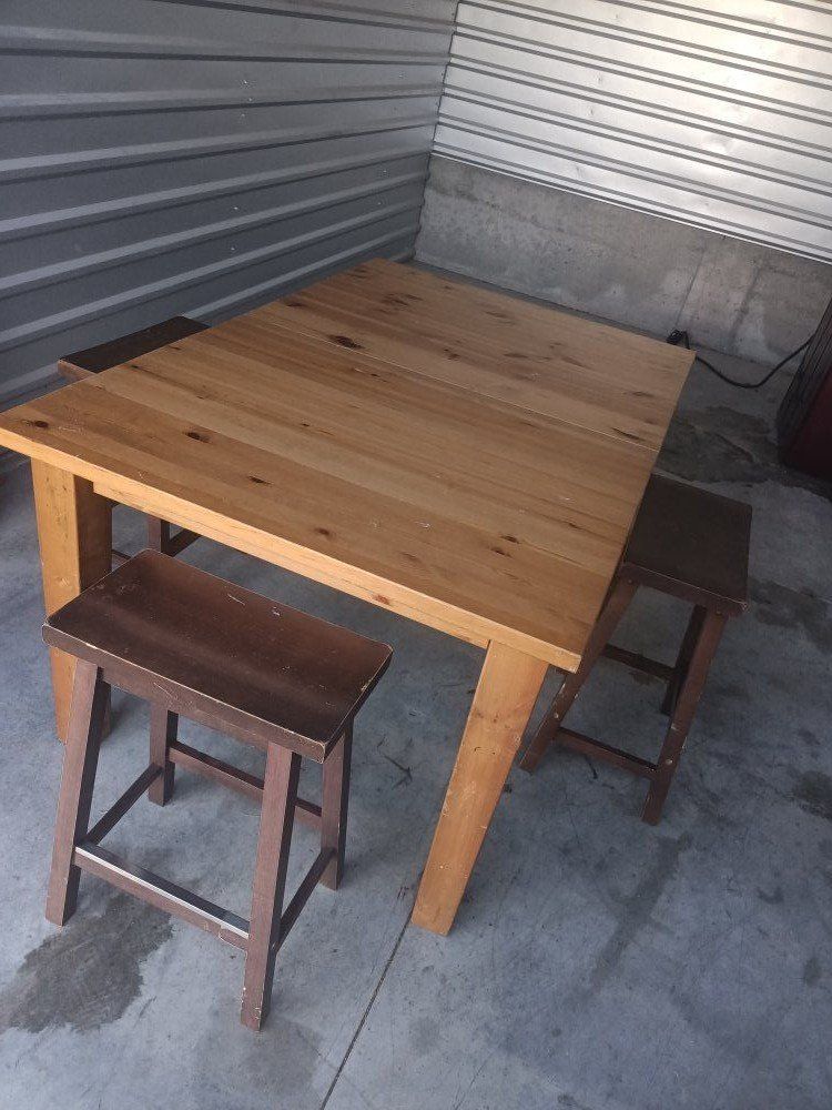 table and chairs