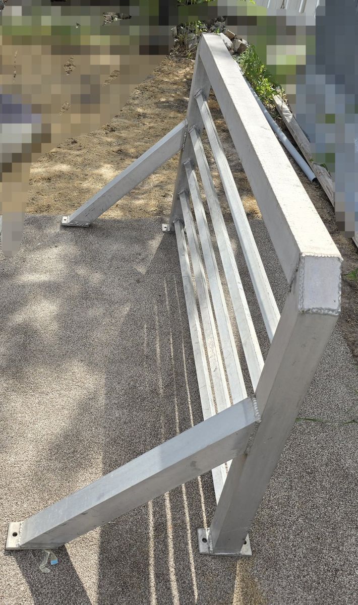 Heavy-Duty Welded Aluminum header rack for flat bed truck.