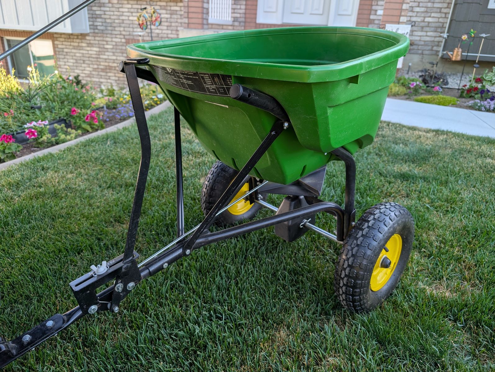 John Deere 130-lb Capacity Spreader