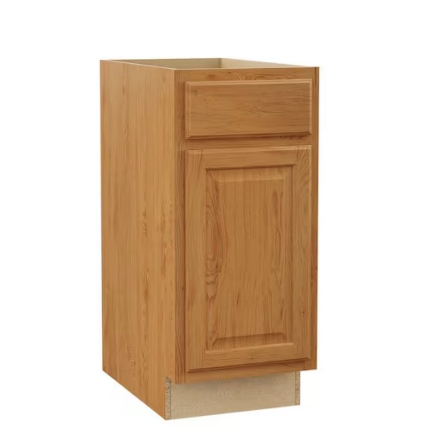 Hampton Bay Hampton 15 in. W x 24 in. D x 34.5 in. H Assembled Base Kitchen Cabinet in Medium Oak