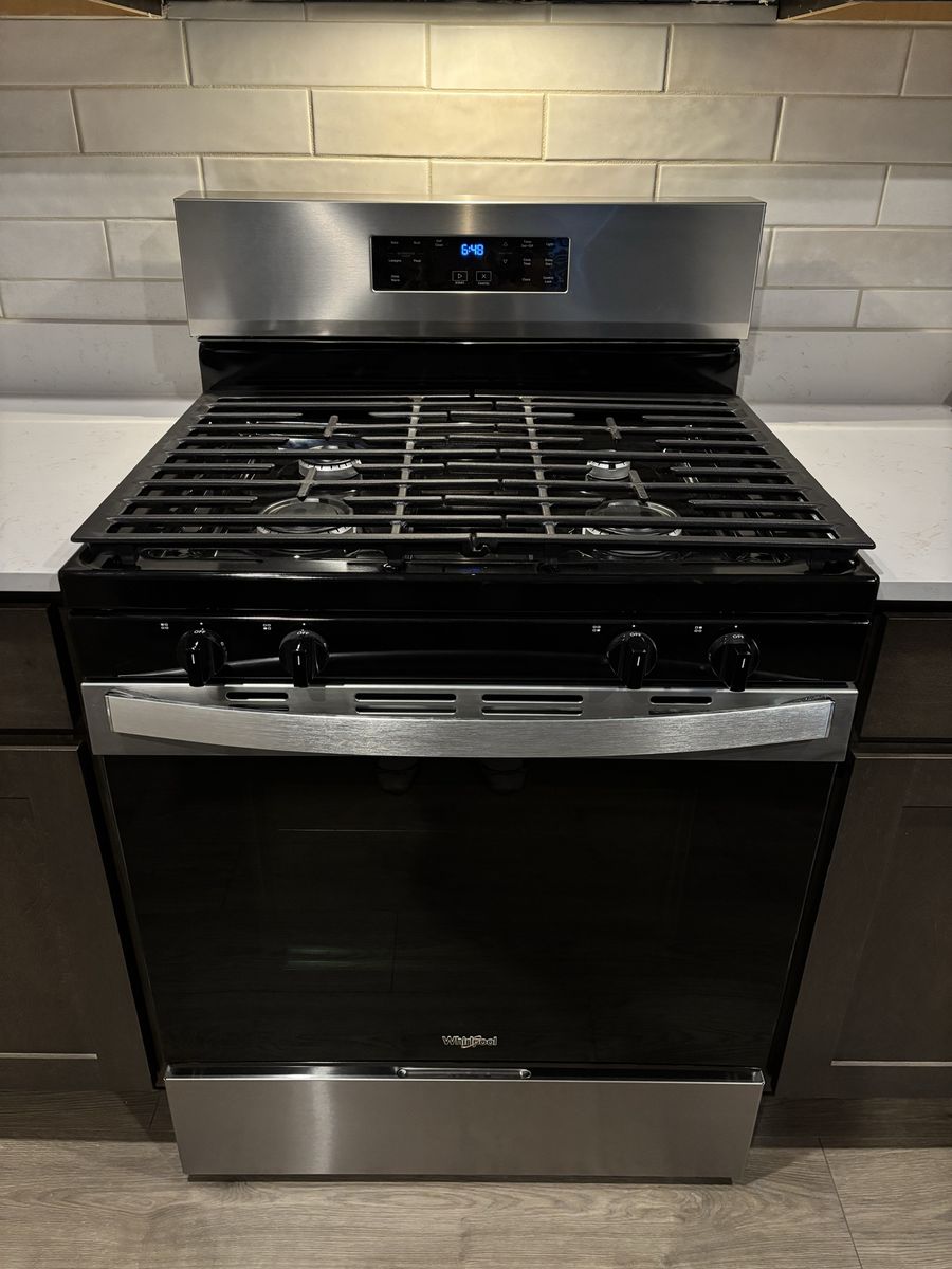 Whirlpool 30 in.​ 4 Burner Freestanding Gas Range. Stainless Steel.