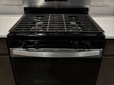 Whirlpool 30 in. 4 Burner Freestanding Gas Range. Stainless Steel.