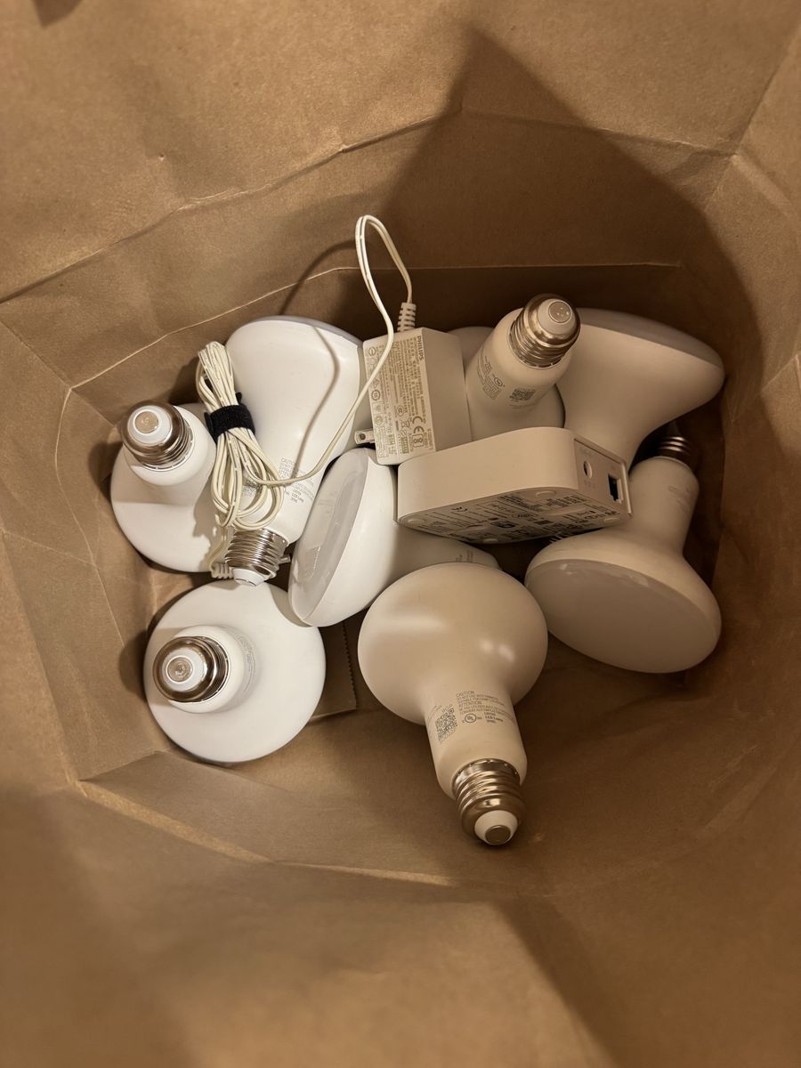 8 Philips Hue WHITE Smart LED BR30 Light Bulbs Lot with Smart Bridge