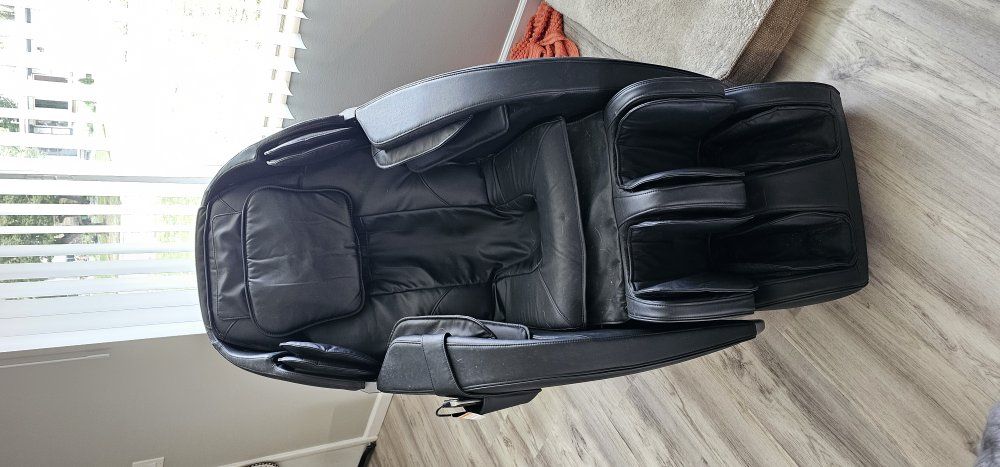 Insignia Zero Gravity Full Body Massage Chair