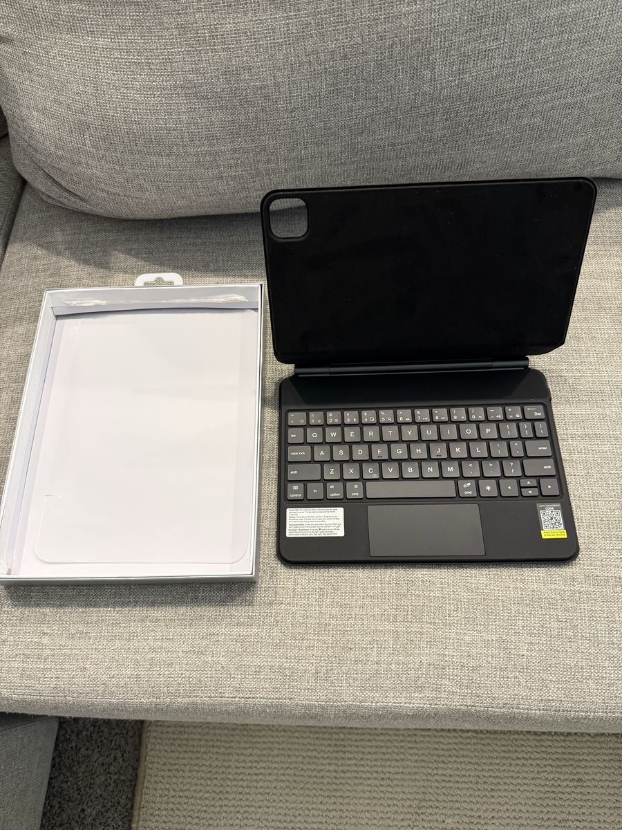 Black Wireless Magnetic Keyboard Case with Trackpad for iPad Air 11 inch