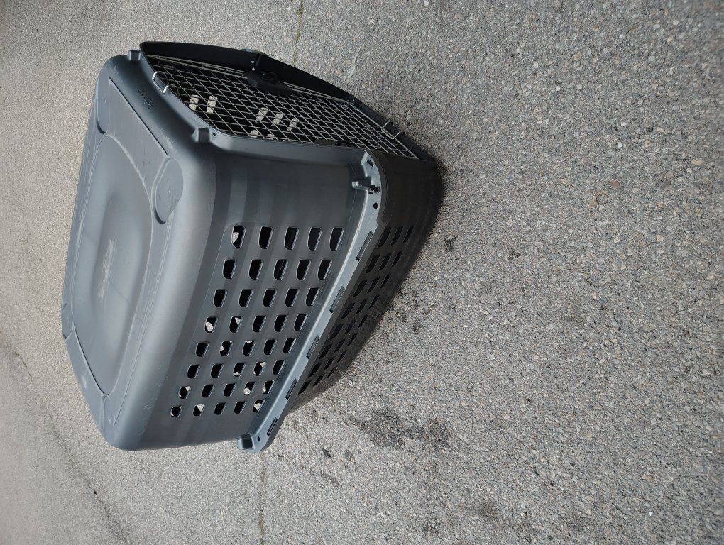 PETMATE TRAVEL DOG KENNEL 33"L x 22" W x 27" H