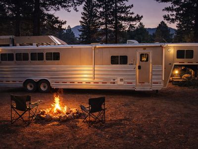 2015 Logan Coach 4 Horse LQ #72021