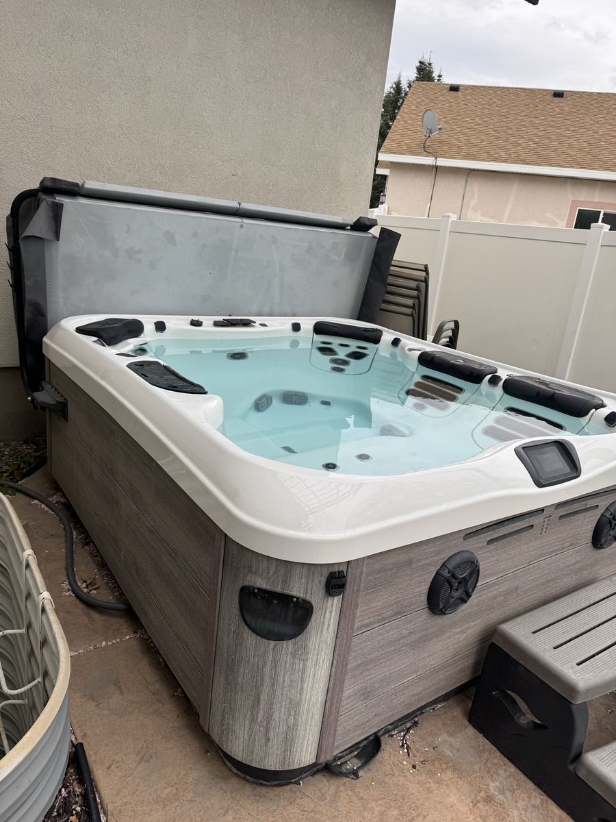 Bullfrog hot Tub A6L