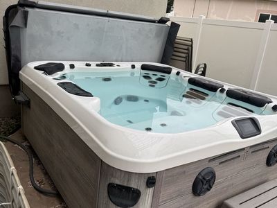 Bullfrog hot Tub A6L