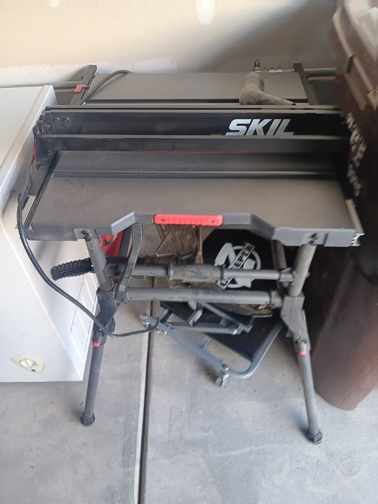 Skil 15 Amp 10 Inch Table Saw with Folding Stand