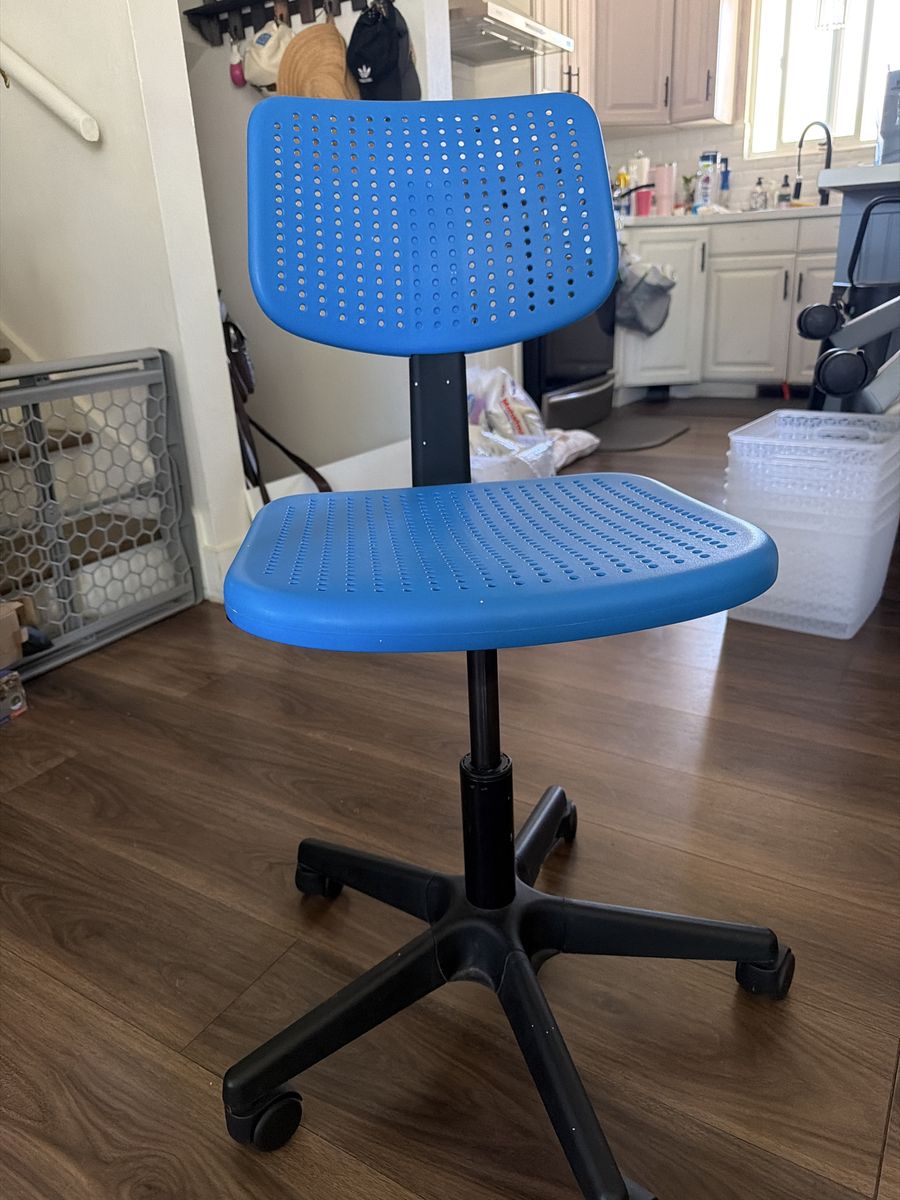 Blue Kids/Teen Desk Chair Adjustable Swivel Rolling Office Task Chair