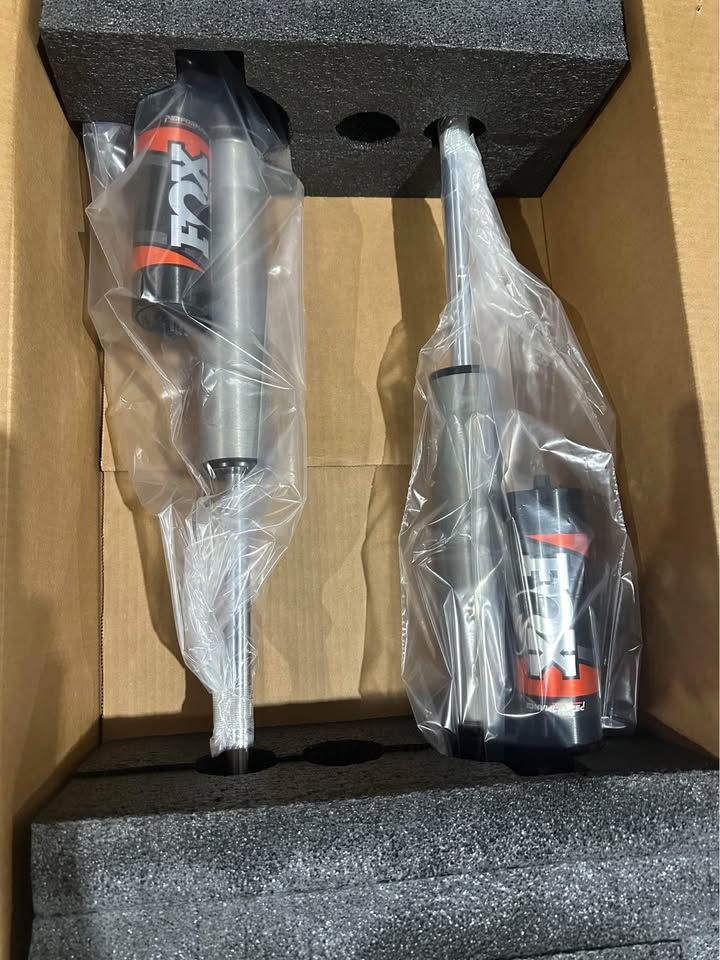 FOX Elite Series 2.5 Reservoir Shocks (Front & Rear) Jeep Wrangler & Gladiator - 2-3 Inch Lift
