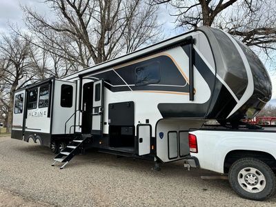2025 Keystone Alpine Avalanche 366LS 5th Wheel