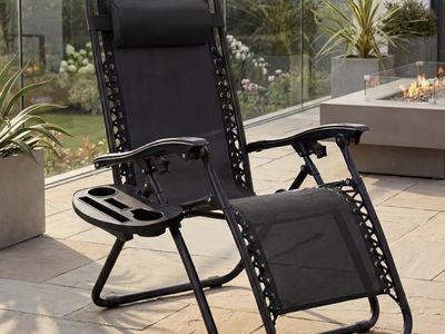 Anti gravity lounge chair