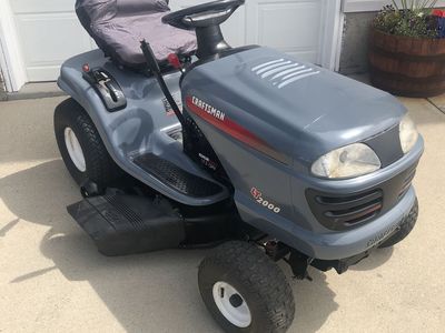CRAFTSMAN RIDING LAWNMOWER WITH 42 INCH DECK
