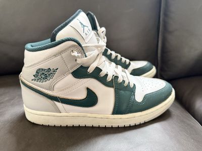 Air Jordan 1 Mid- Like New (M 8)