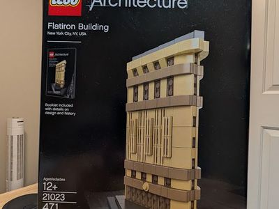 LEGO ARCHITECTURE: Flatiron Building, New York (21023)