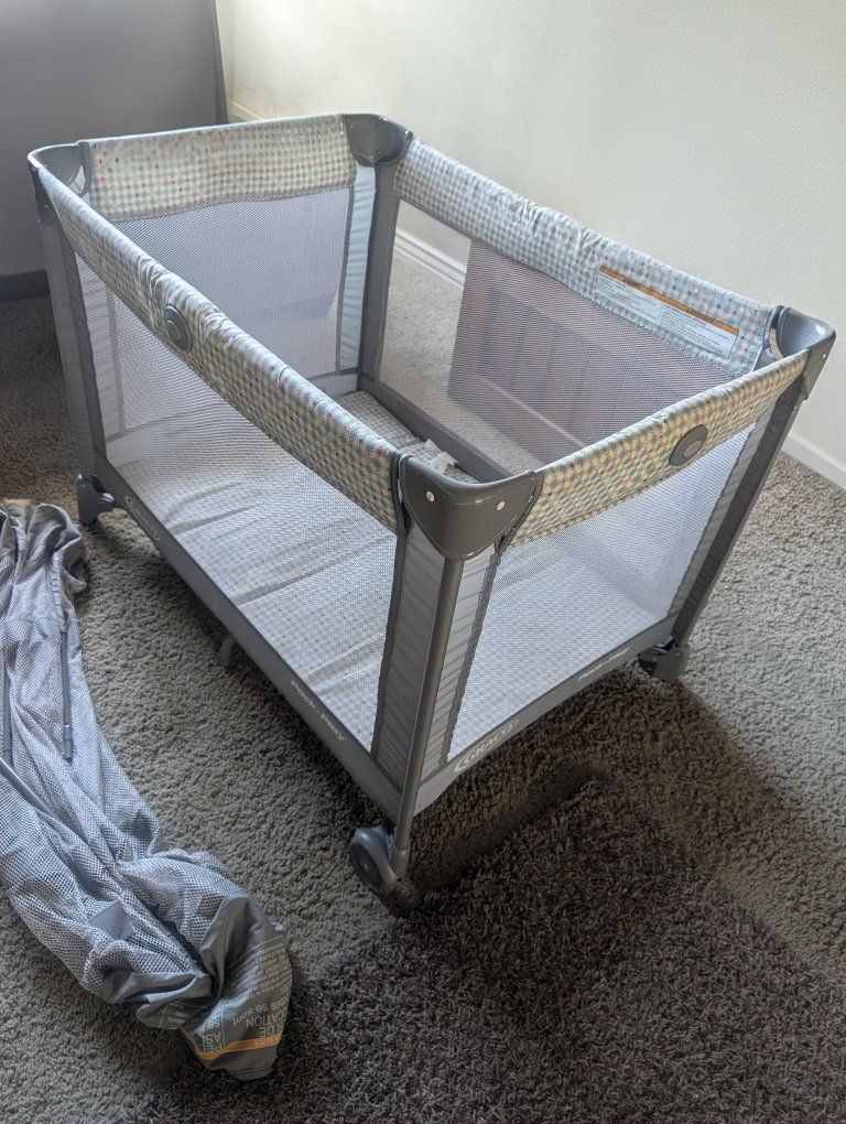 Graco Pack 'n Play Portable Playard with Carrying Bag - Gray Pattern