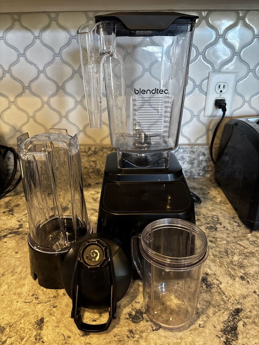 Blendtec Designer 650 pro blender set