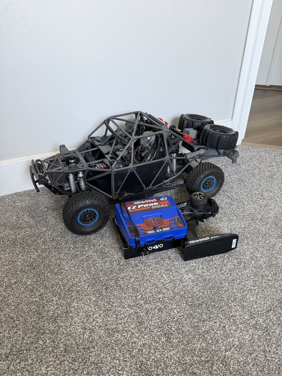 Traxxas UDR with batteries/ charger