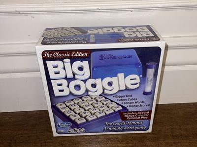 Big Boggle -Classic Edition -Bigger Grid -More Cubes -Longer Words -Hasbro 2013