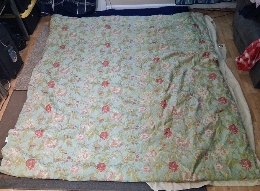 Heavyweight Vintage Floral Comforter/Bedspread with Rope Trim - Call King/King Size 96"x108"