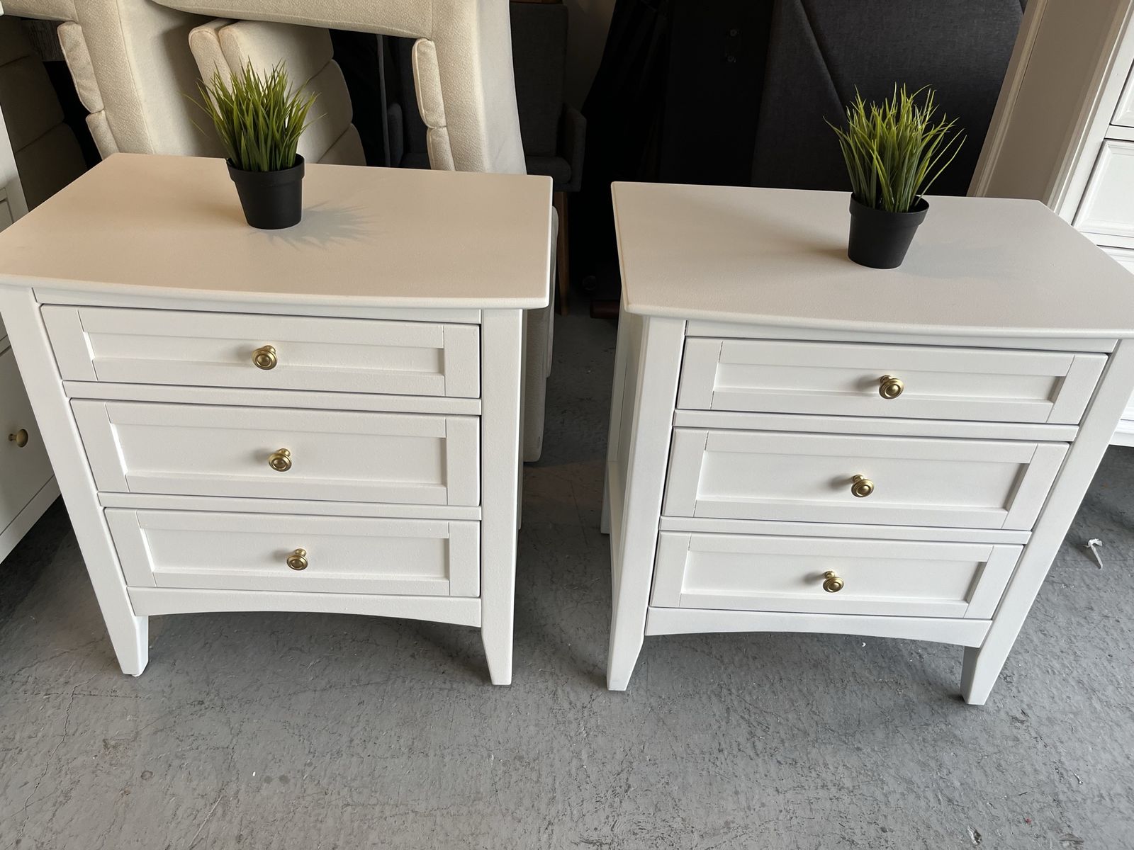 Set of 2 White Nightstands with 3 Drawers and Gold Knobs
