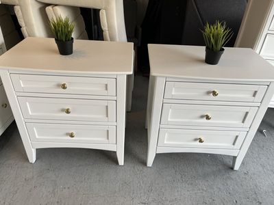 Set of 2 White Nightstands with 3 Drawers and Gold Knobs