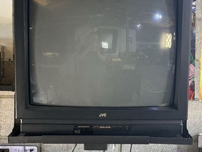 JVC AV-2672S 26” CRT TV & HR-4600U S-VHS VCR Combo w/ S-Video, Wall Mount & Star Wars Tapes