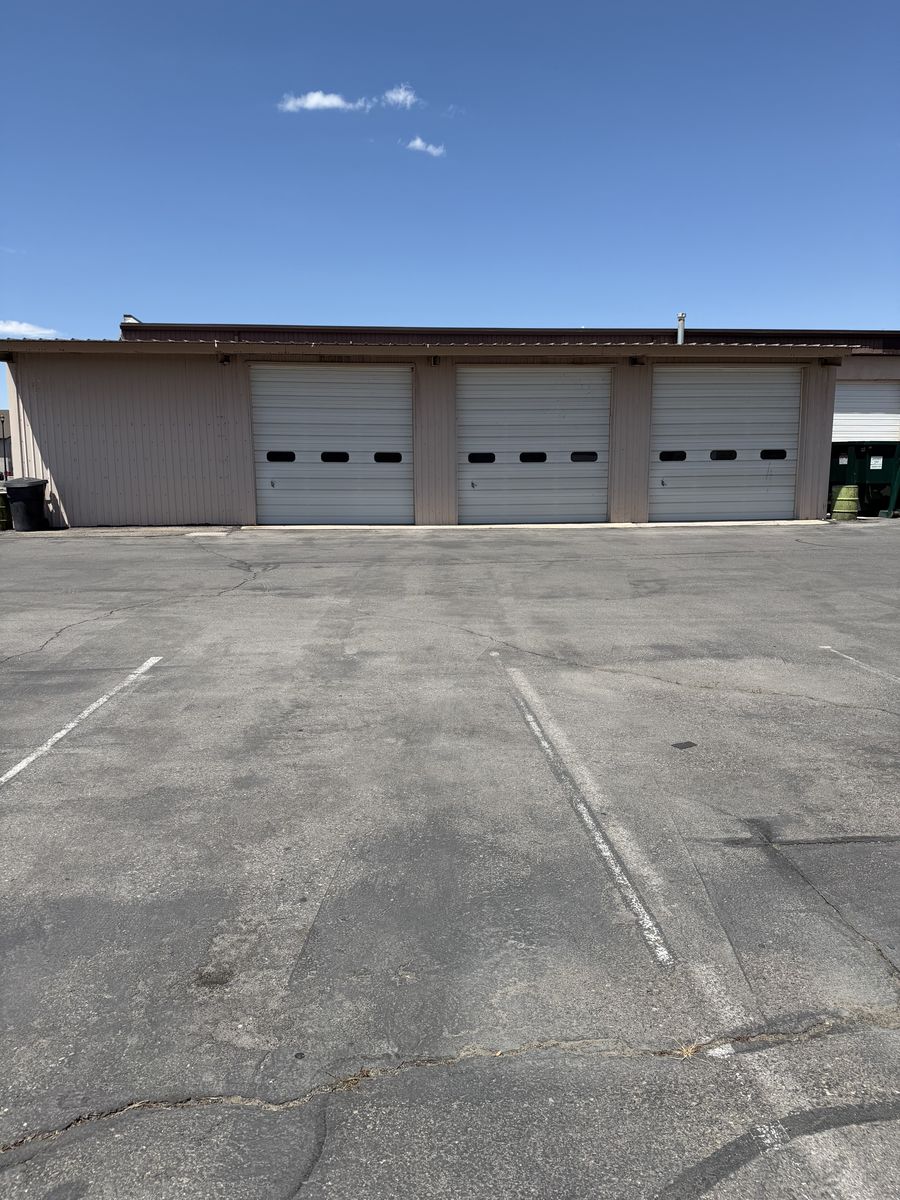 SPANISH FORK 4-BAY SHOP INCLUDES ELECTRICITY / WATER / SEWER UTILITIES OFFICE, PRIVATE RESTROOM & 4-BAY DOORS!