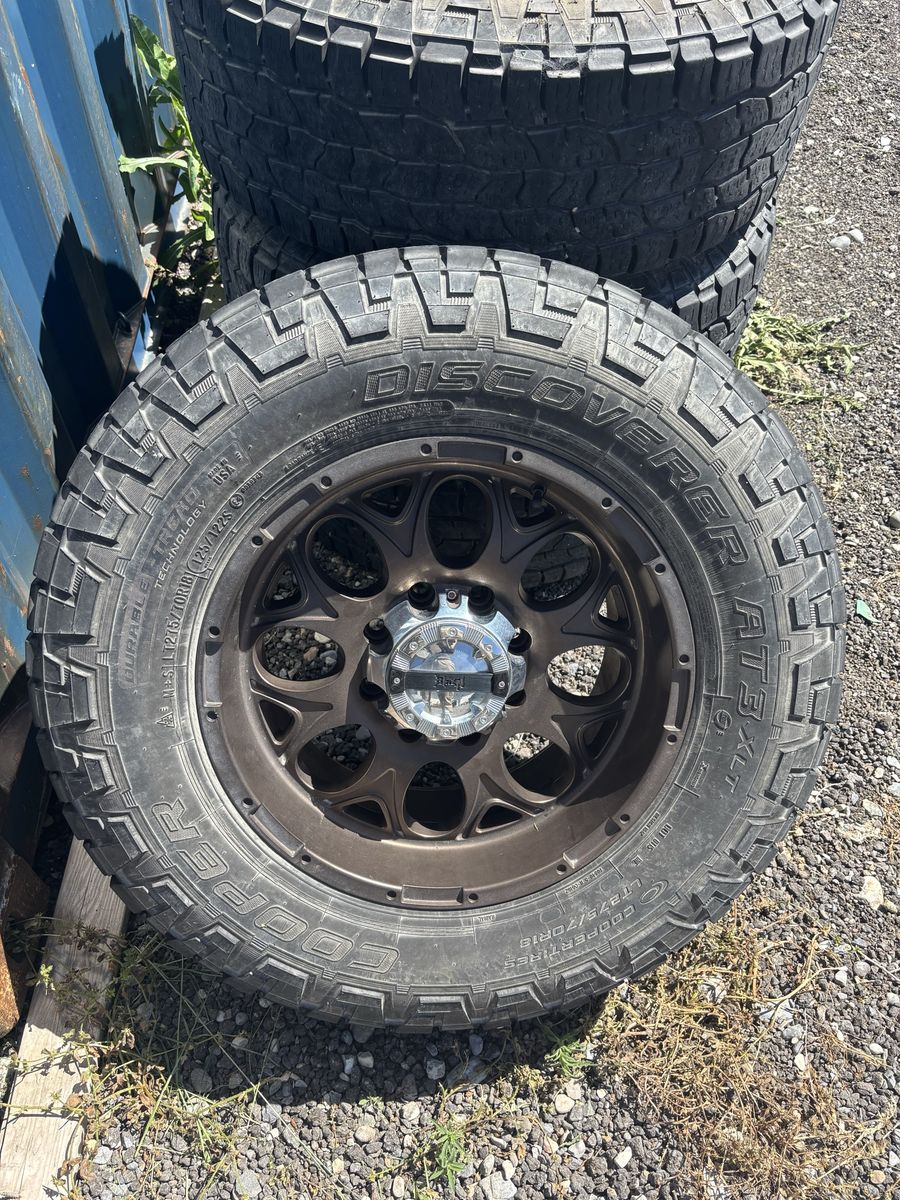 Set of 4 Cooper Discoverer AT3 XLT 275/70R18 Tires on Bronze Fuel Wheels